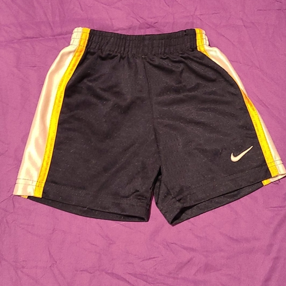 Nike shorts - Picture 1 of 3